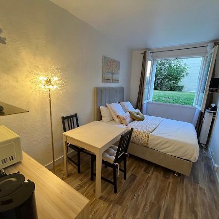 Studio Situe A 5 Min Du Chateau De Versailles Et Stationnement Gratuit Versalhes Exterior foto