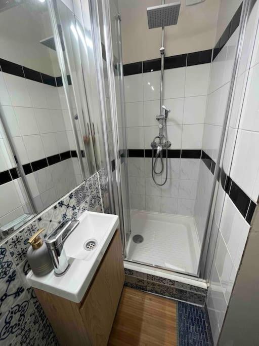 Studio Situe A 5 Min Du Chateau De Versailles Et Stationnement Gratuit Versalhes Exterior foto