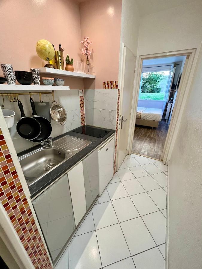 Studio Situe A 5 Min Du Chateau De Versailles Et Stationnement Gratuit Versalhes Exterior foto