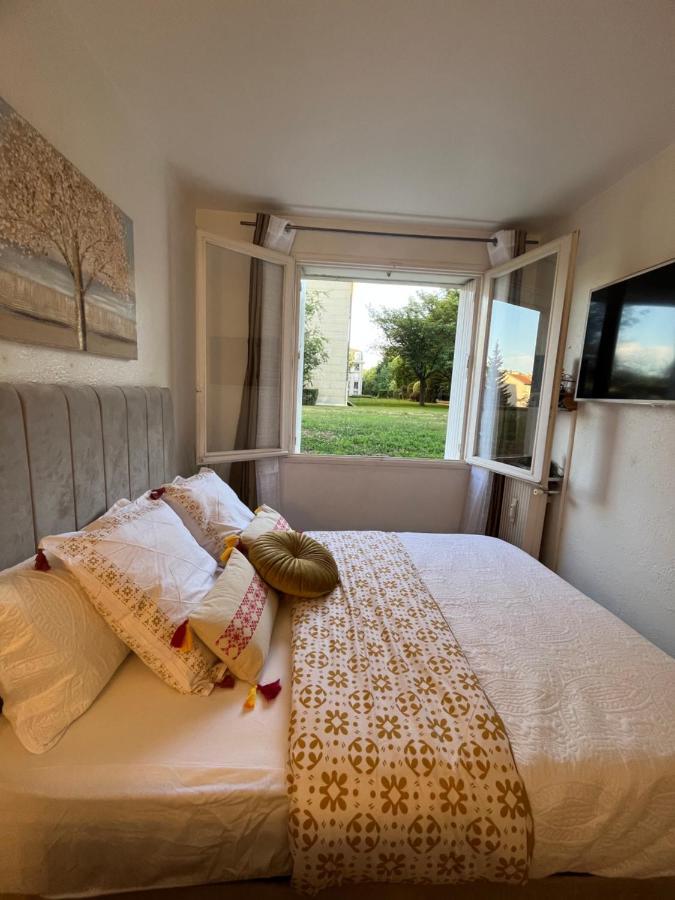 Studio Situe A 5 Min Du Chateau De Versailles Et Stationnement Gratuit Versalhes Exterior foto